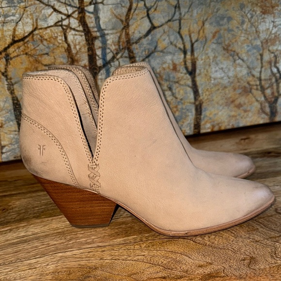 Frye Shoes - Frye Reina size 10 slip on cut out beige western heel pointed toe boots